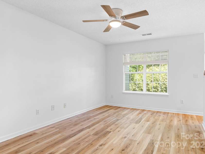 9911 Birch Knoll Court, Charlotte, NC 28213.  MLS# CAR4278633, YatesRealty ID 27712. Living Area