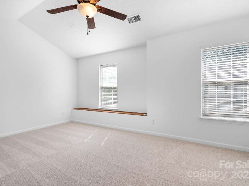9911 Birch Knoll Court, Charlotte, NC 28213.  MLS# CAR4278633, YatesRealty ID 27712. Primary Bedroom