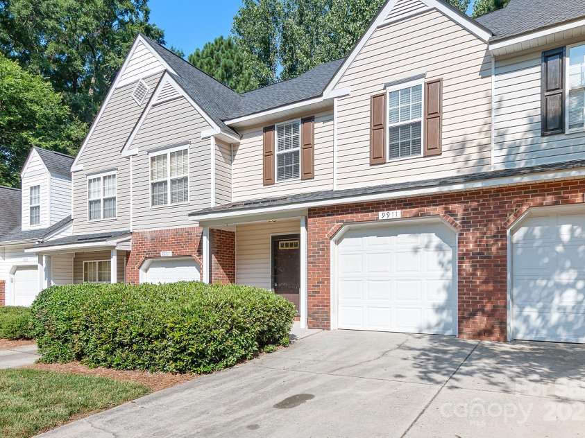 9911 Birch Knoll Court, Charlotte, NC 28213.  MLS# CAR4278633, YatesRealty ID 27712. Welcome Home