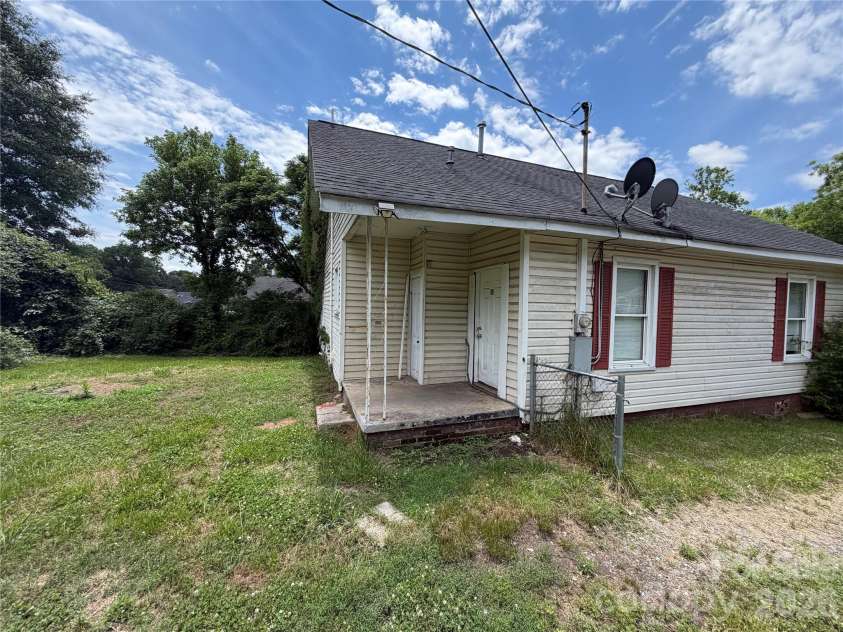 2528 Gardner Street, Gastonia, NC 28056.  MLS# CAR4389610, YatesRealty ID 27713. 