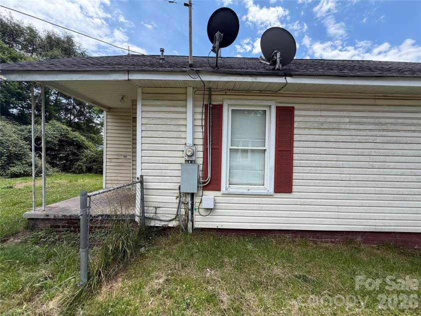 2528 Gardner Street, Gastonia, NC 28056.  MLS# CAR4389610, YatesRealty ID 27713. 