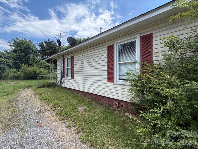 2528 Gardner Street, Gastonia, NC 28056.  MLS# CAR4389610, YatesRealty ID 27713. 