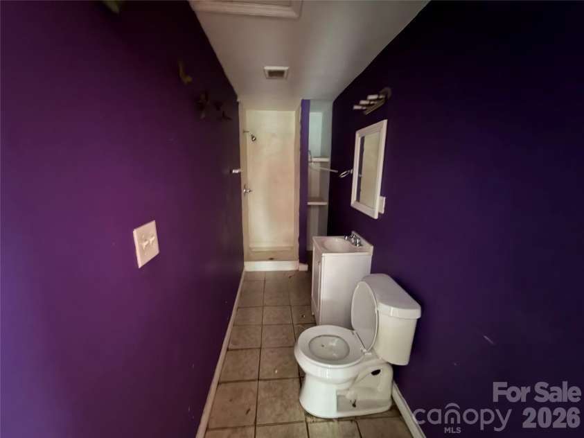 2528 Gardner Street, Gastonia, NC 28056.  MLS# CAR4389610, YatesRealty ID 27713. Hall Bath