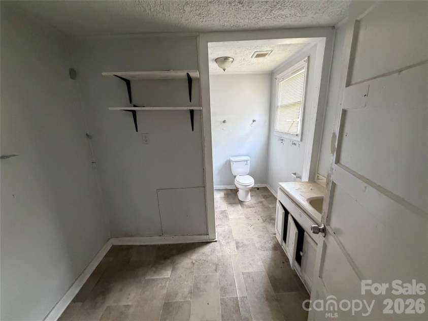 2528 Gardner Street, Gastonia, NC 28056.  MLS# CAR4389610, YatesRealty ID 27713. Primary Bath
