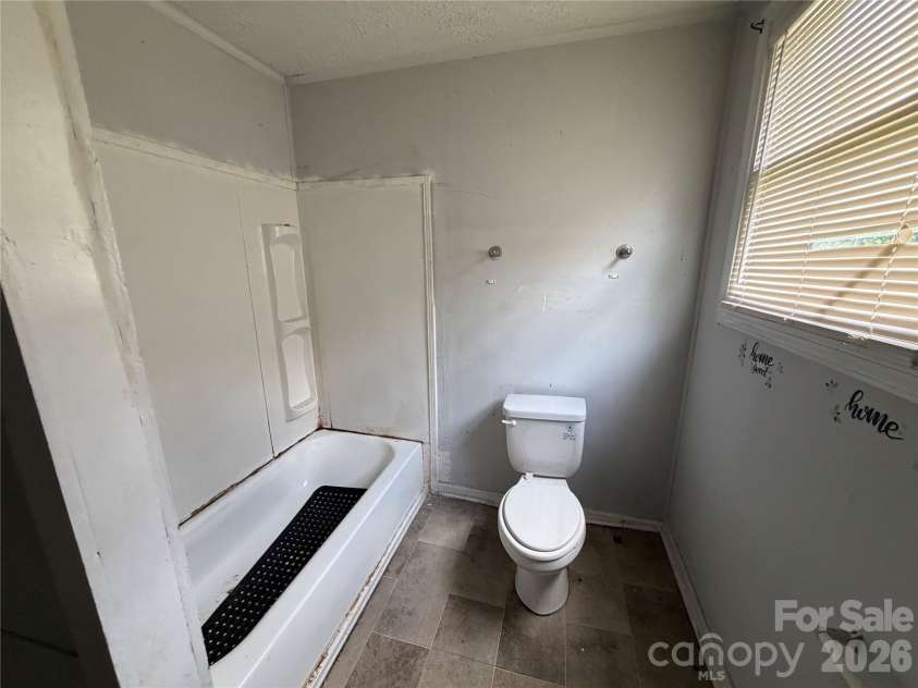 2528 Gardner Street, Gastonia, NC 28056.  MLS# CAR4389610, YatesRealty ID 27713. Primary Bath
