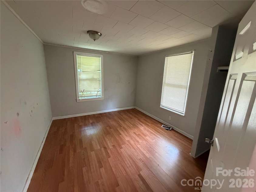 2528 Gardner Street, Gastonia, NC 28056.  MLS# CAR4389610, YatesRealty ID 27713. Secondary Bath