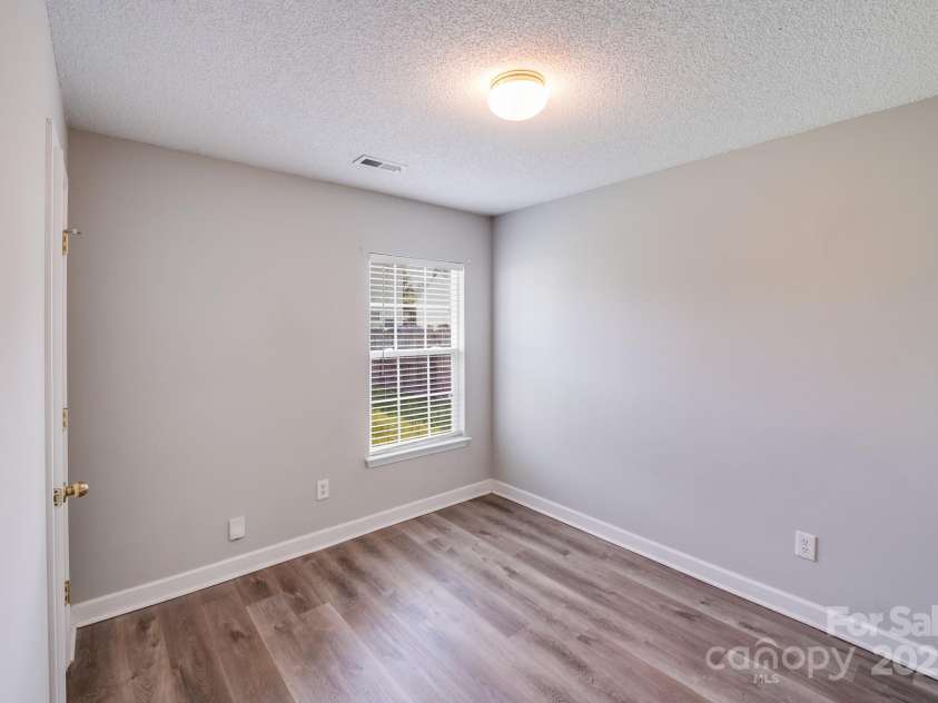 1703 Southwind Drive, Charlotte, NC 28216.  MLS# CAR4274839, YatesRealty ID 27714. 