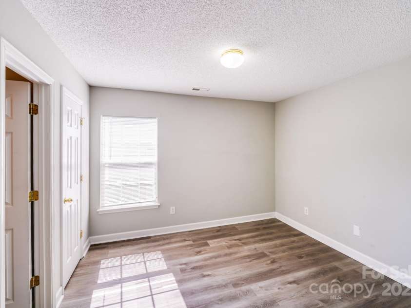 1703 Southwind Drive, Charlotte, NC 28216.  MLS# CAR4274839, YatesRealty ID 27714. 