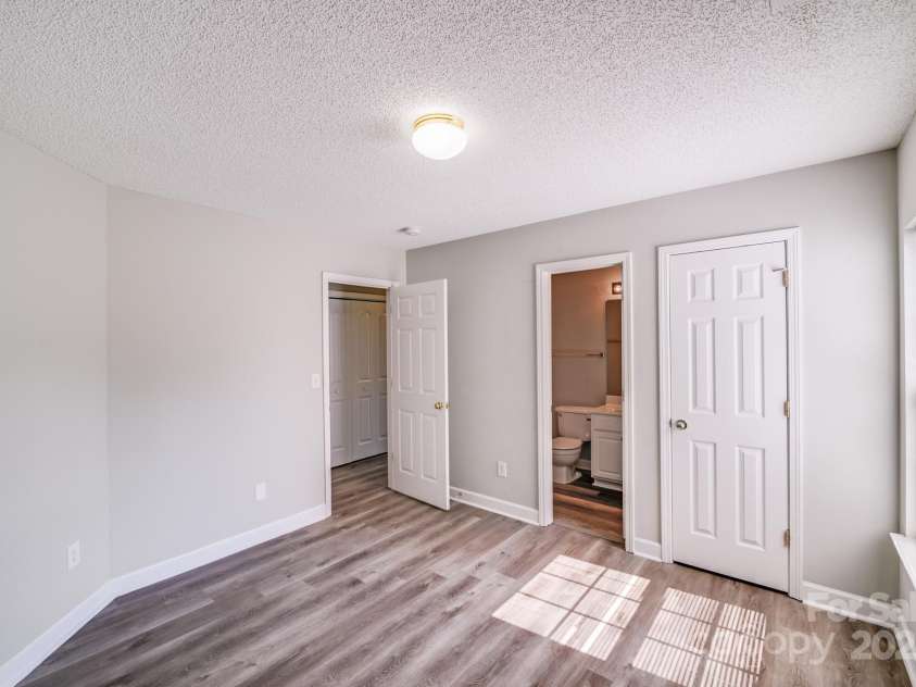 1703 Southwind Drive, Charlotte, NC 28216.  MLS# CAR4274839, YatesRealty ID 27714. 