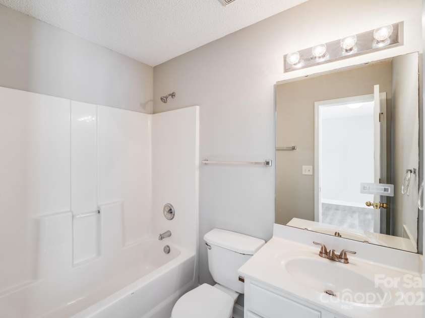 1703 Southwind Drive, Charlotte, NC 28216.  MLS# CAR4274839, YatesRealty ID 27714. 