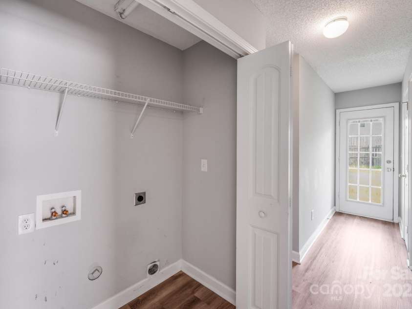 1703 Southwind Drive, Charlotte, NC 28216.  MLS# CAR4274839, YatesRealty ID 27714. 