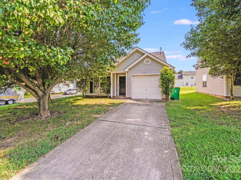 1703 Southwind Drive, Charlotte, NC 28216.  MLS# CAR4274839, YatesRealty ID 27714. 