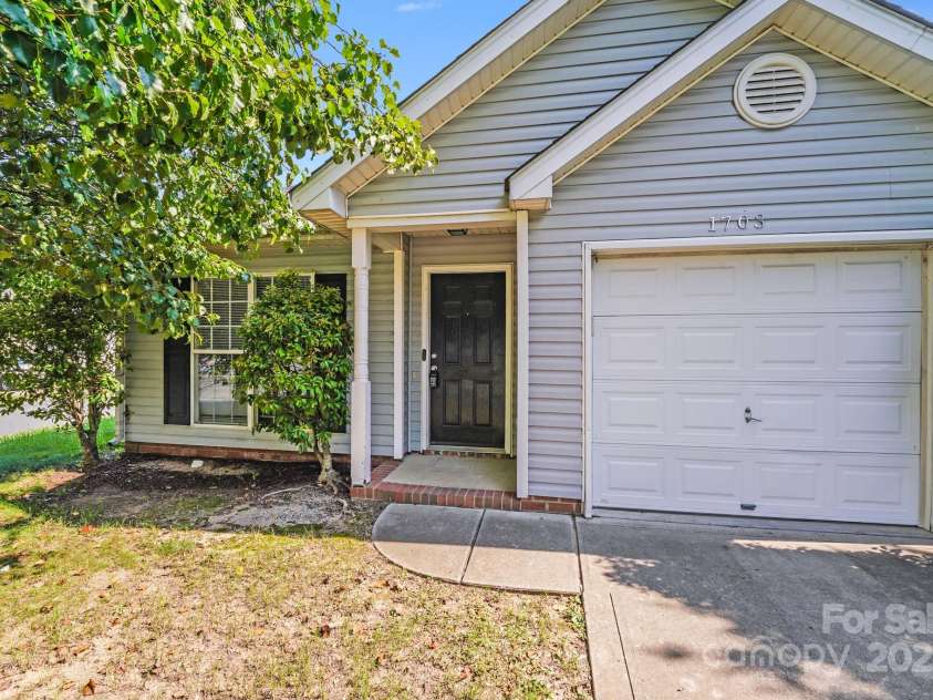 1703 Southwind Drive, Charlotte, NC 28216.  MLS# CAR4274839, YatesRealty ID 27714. 