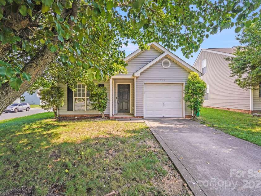 1703 Southwind Drive, Charlotte, NC 28216.  MLS# CAR4274839, YatesRealty ID 27714. 