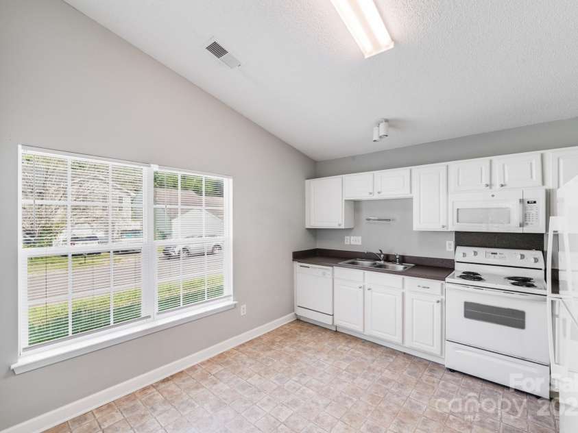 1703 Southwind Drive, Charlotte, NC 28216.  MLS# CAR4274839, YatesRealty ID 27714. 