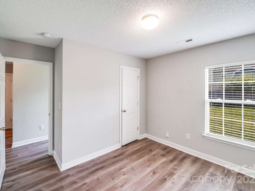 1703 Southwind Drive, Charlotte, NC 28216.  MLS# CAR4274839, YatesRealty ID 27714. 