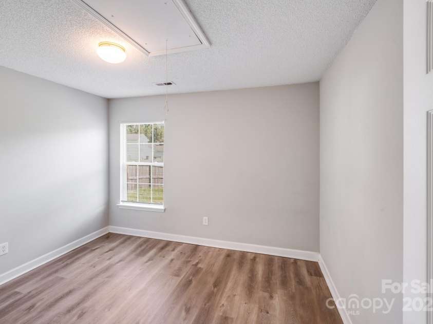 1703 Southwind Drive, Charlotte, NC 28216.  MLS# CAR4274839, YatesRealty ID 27714. 