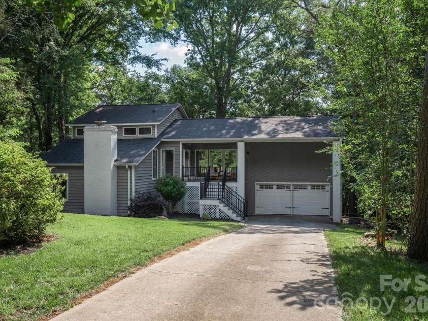 7611 Robin Crest Road, Charlotte, NC 28226.  MLS# CAR4389552, YatesRealty ID 27714. 