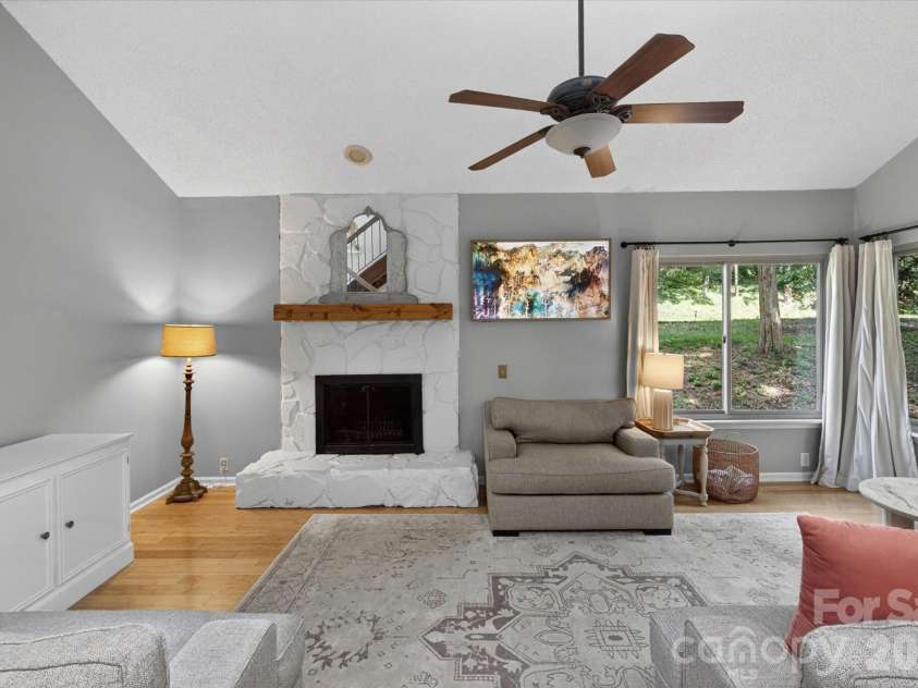 7611 Robin Crest Road, Charlotte, NC 28226.  MLS# CAR4389552, YatesRealty ID 27714. 