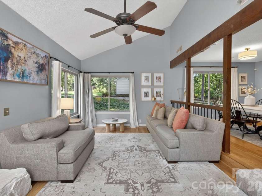 7611 Robin Crest Road, Charlotte, NC 28226.  MLS# CAR4389552, YatesRealty ID 27714. 