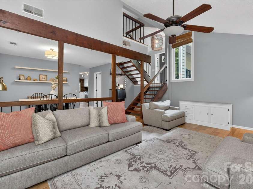 7611 Robin Crest Road, Charlotte, NC 28226.  MLS# CAR4389552, YatesRealty ID 27714. 