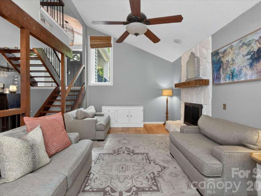 7611 Robin Crest Road, Charlotte, NC 28226.  MLS# CAR4389552, YatesRealty ID 27714. 