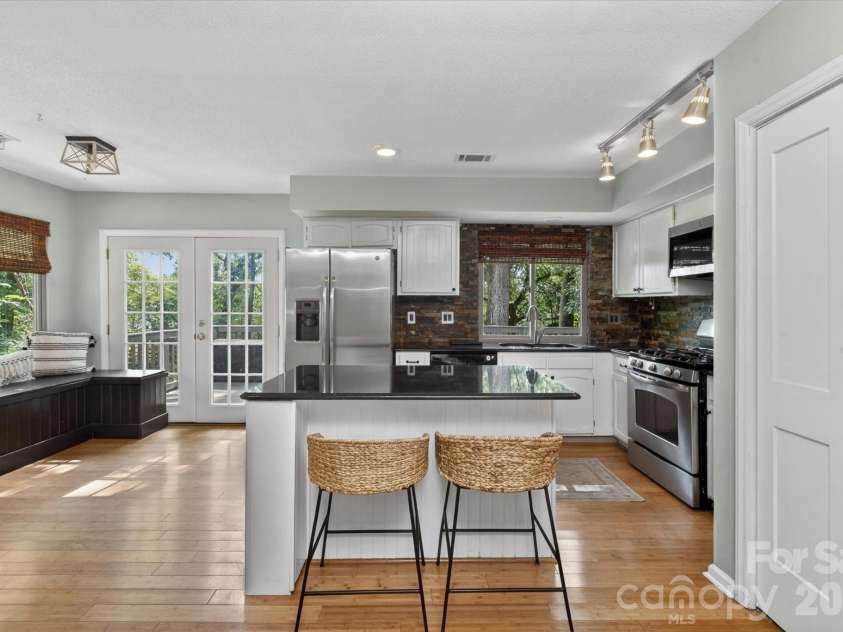 7611 Robin Crest Road, Charlotte, NC 28226.  MLS# CAR4389552, YatesRealty ID 27714. 