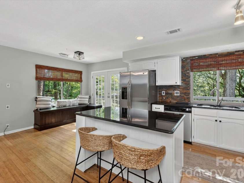 7611 Robin Crest Road, Charlotte, NC 28226.  MLS# CAR4389552, YatesRealty ID 27714. 