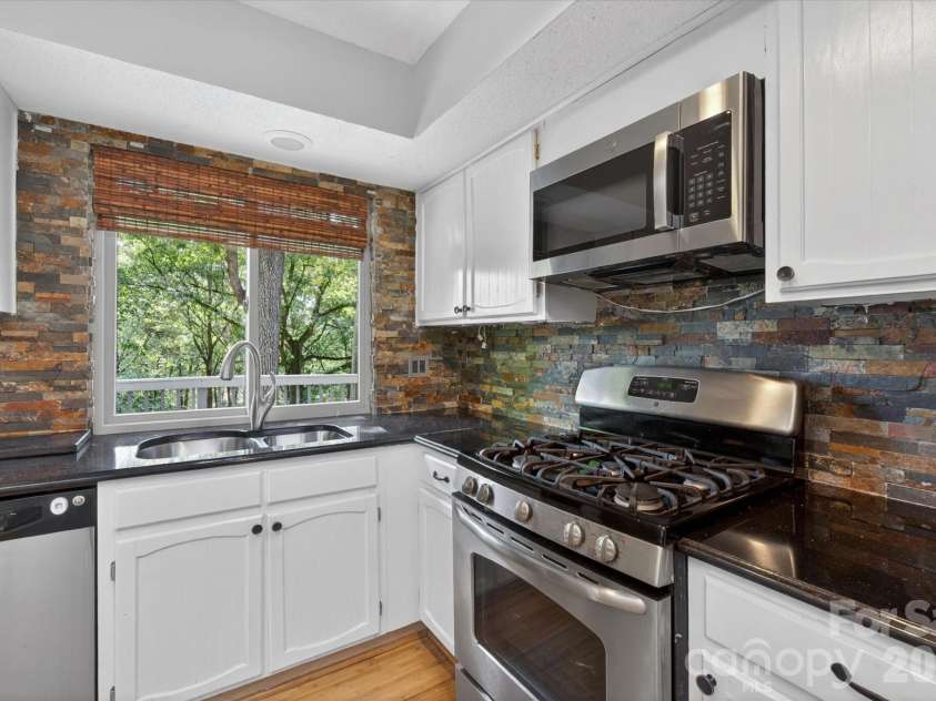 7611 Robin Crest Road, Charlotte, NC 28226.  MLS# CAR4389552, YatesRealty ID 27714. 