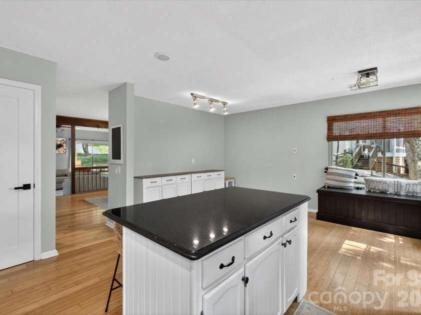 7611 Robin Crest Road, Charlotte, NC 28226.  MLS# CAR4389552, YatesRealty ID 27714. 