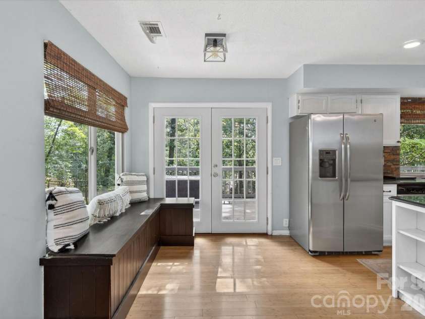 7611 Robin Crest Road, Charlotte, NC 28226.  MLS# CAR4389552, YatesRealty ID 27714. 