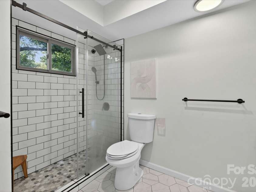 7611 Robin Crest Road, Charlotte, NC 28226.  MLS# CAR4389552, YatesRealty ID 27714. 