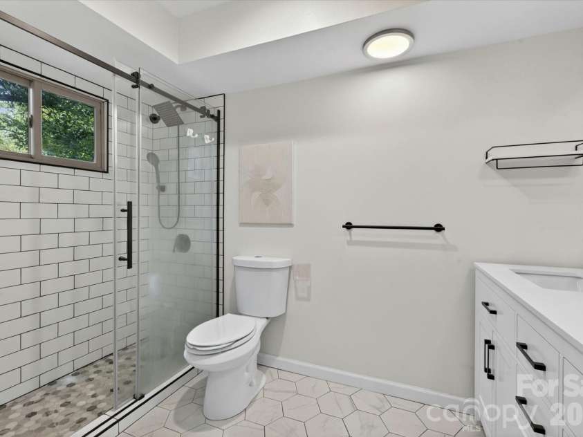 7611 Robin Crest Road, Charlotte, NC 28226.  MLS# CAR4389552, YatesRealty ID 27714. 