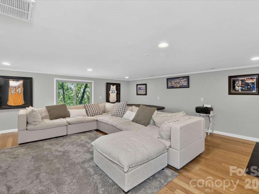 7611 Robin Crest Road, Charlotte, NC 28226.  MLS# CAR4389552, YatesRealty ID 27714. 
