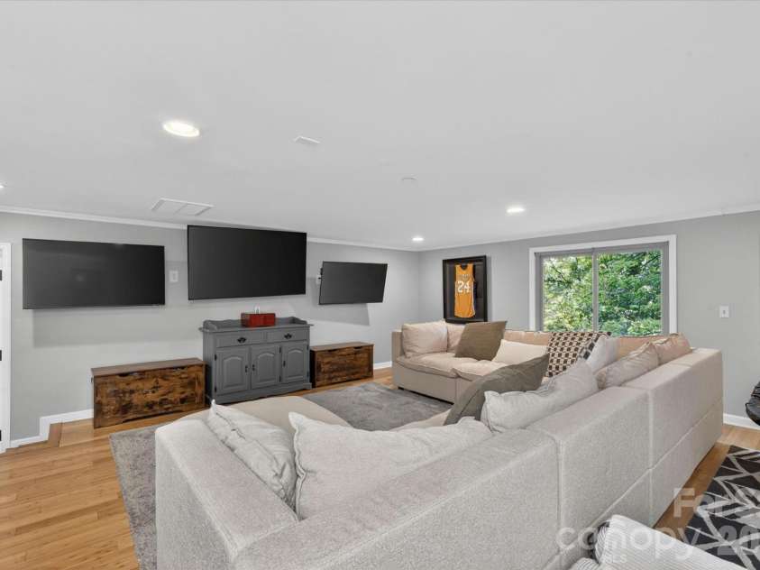 7611 Robin Crest Road, Charlotte, NC 28226.  MLS# CAR4389552, YatesRealty ID 27714. 