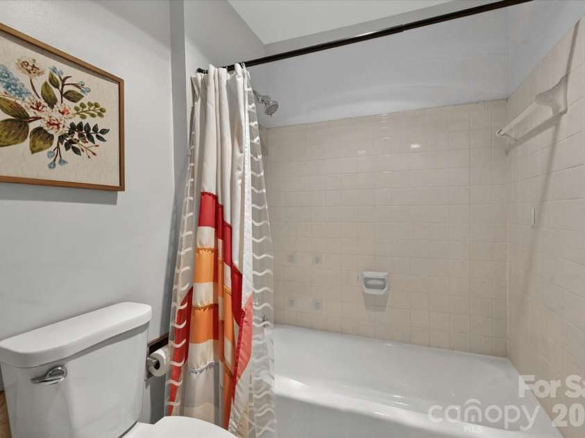 7611 Robin Crest Road, Charlotte, NC 28226.  MLS# CAR4389552, YatesRealty ID 27714. 