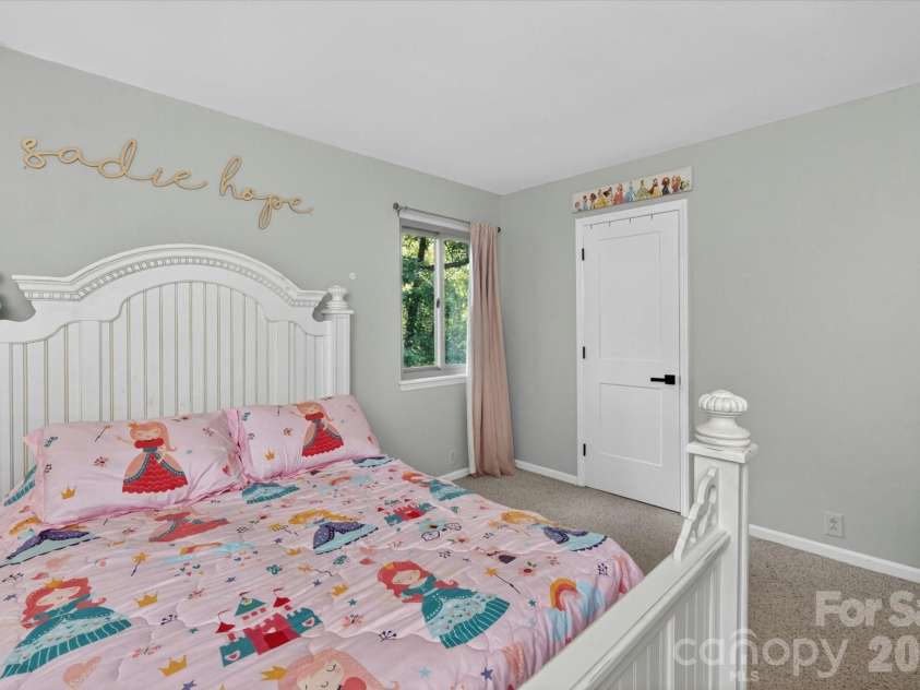 7611 Robin Crest Road, Charlotte, NC 28226.  MLS# CAR4389552, YatesRealty ID 27714. 