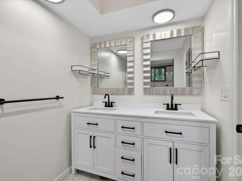 7611 Robin Crest Road, Charlotte, NC 28226.  MLS# CAR4389552, YatesRealty ID 27714. 