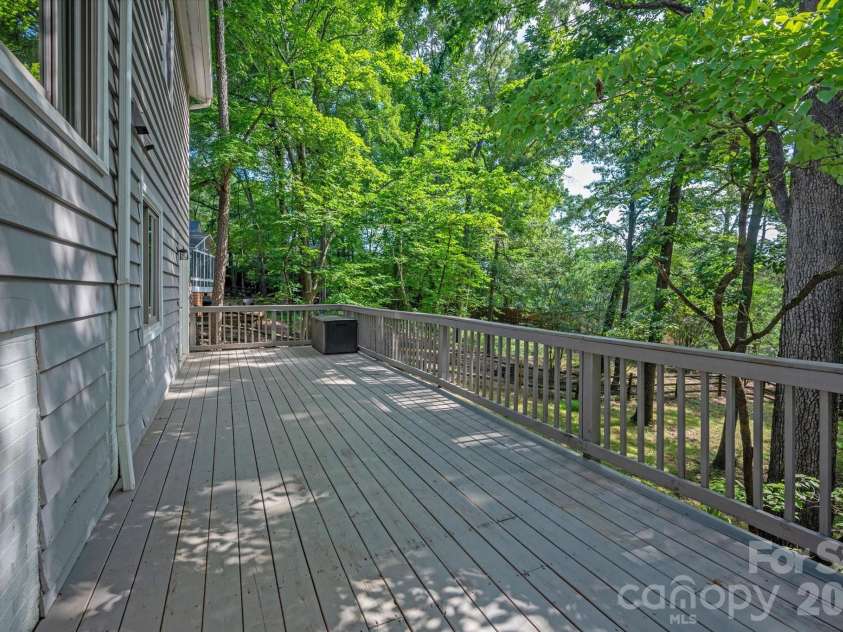 7611 Robin Crest Road, Charlotte, NC 28226.  MLS# CAR4389552, YatesRealty ID 27714. 