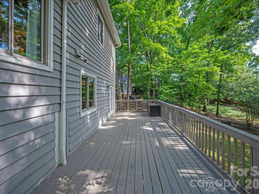 7611 Robin Crest Road, Charlotte, NC 28226.  MLS# CAR4389552, YatesRealty ID 27714. 