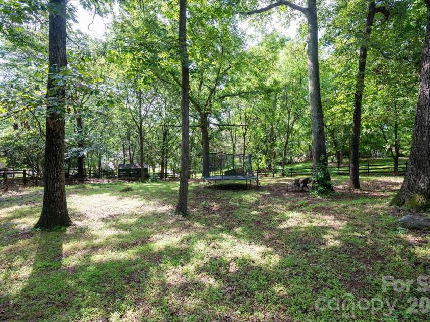 7611 Robin Crest Road, Charlotte, NC 28226.  MLS# CAR4389552, YatesRealty ID 27714. 