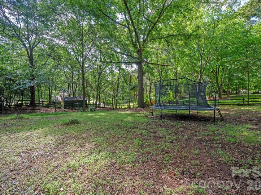 7611 Robin Crest Road, Charlotte, NC 28226.  MLS# CAR4389552, YatesRealty ID 27714. 