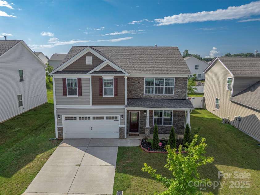 7577 Nolen Farm Drive, Gastonia, NC 28056.  MLS# CAR4278368, YatesRealty ID 27716. 