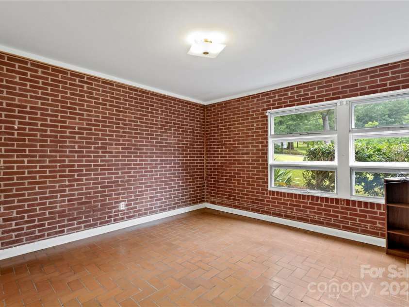 485 Summit Drive, Lockhart, SC 29364.  MLS# CAR4279744, YatesRealty ID 27717. 