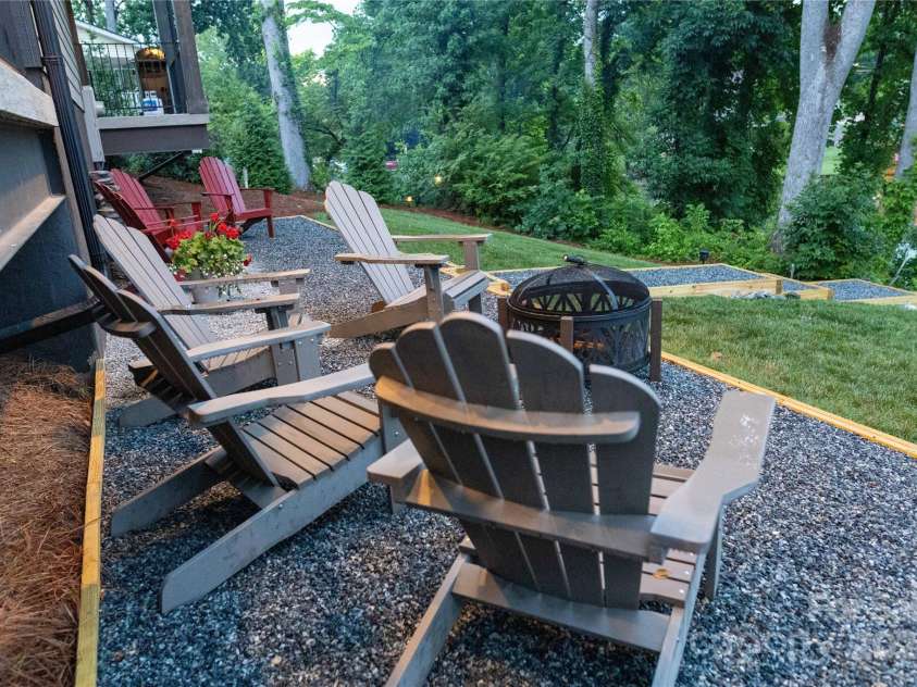 113 Angler Place, Mooresville, NC 28117.  MLS# CAR4217106, YatesRealty ID 2772. Enjoy the backyard by the fire.