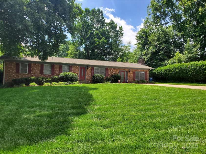 2104 Farmbrook Drive, Statesville, NC 28625.  MLS# CAR4269655, YatesRealty ID 2772. 