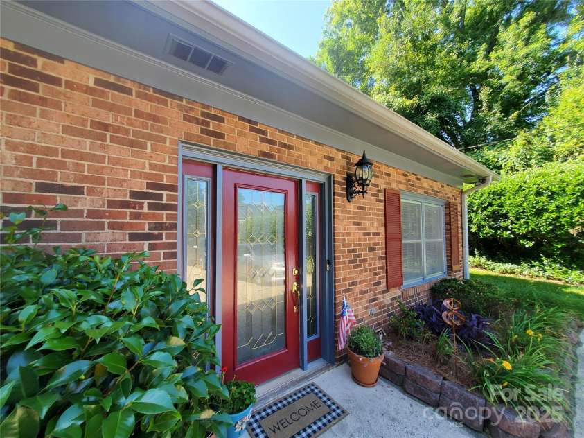 2104 Farmbrook Drive, Statesville, NC 28625.  MLS# CAR4269655, YatesRealty ID 2772. 