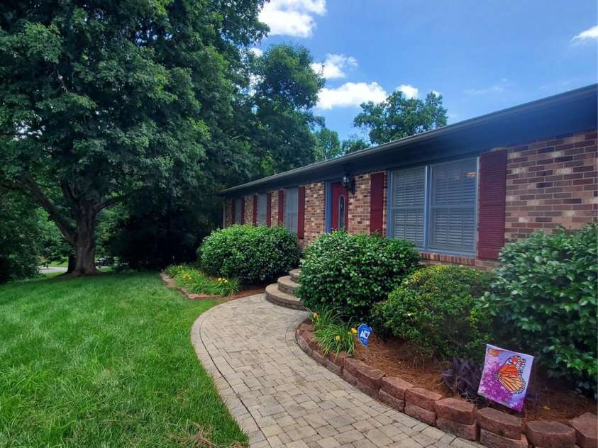 2104 Farmbrook Drive, Statesville, NC 28625.  MLS# CAR4269655, YatesRealty ID 2772. 