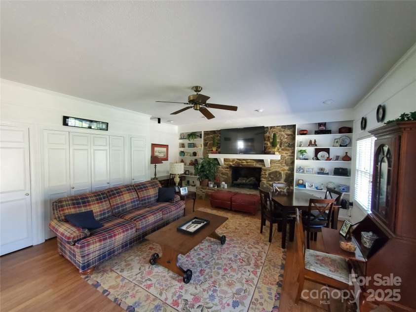 2104 Farmbrook Drive, Statesville, NC 28625.  MLS# CAR4269655, YatesRealty ID 2772. 