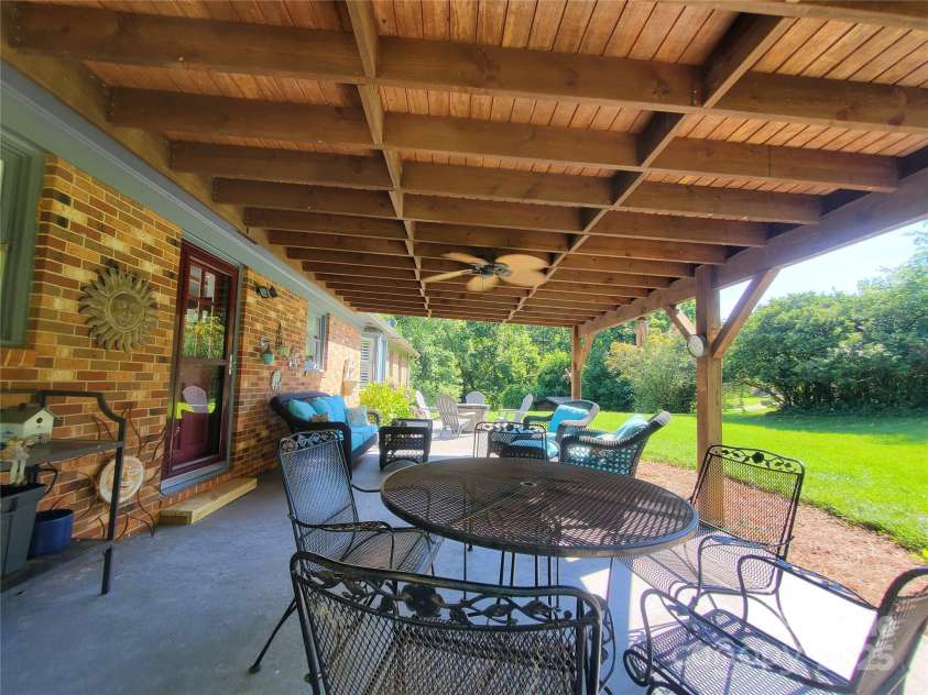 2104 Farmbrook Drive, Statesville, NC 28625.  MLS# CAR4269655, YatesRealty ID 2772. 